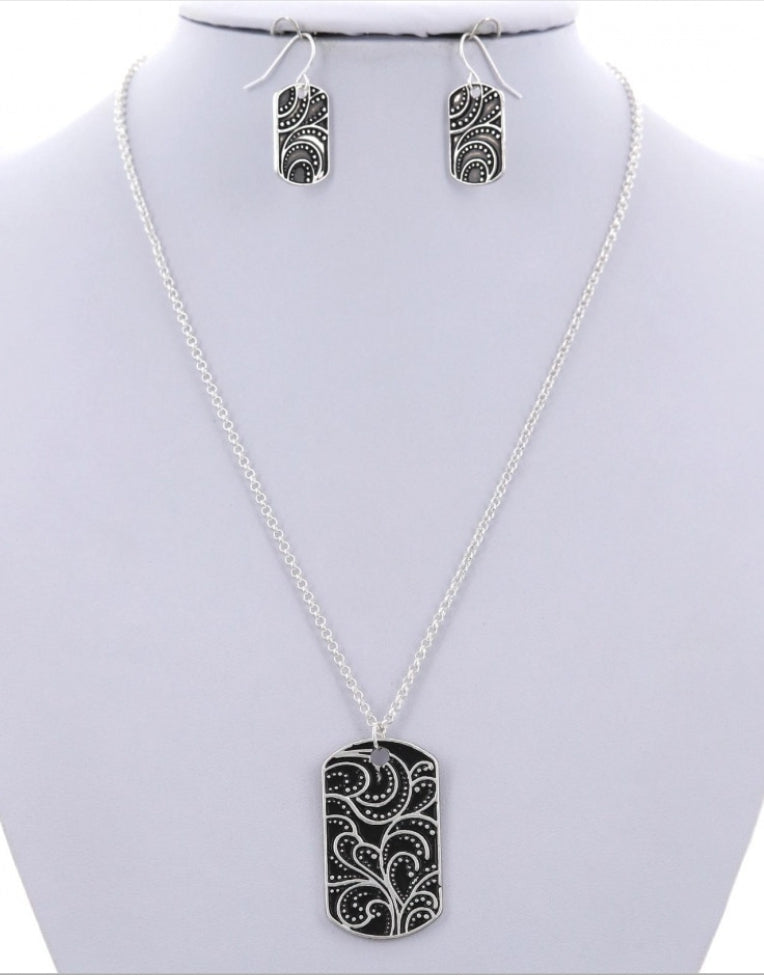 Filigree pendant NECKLACE