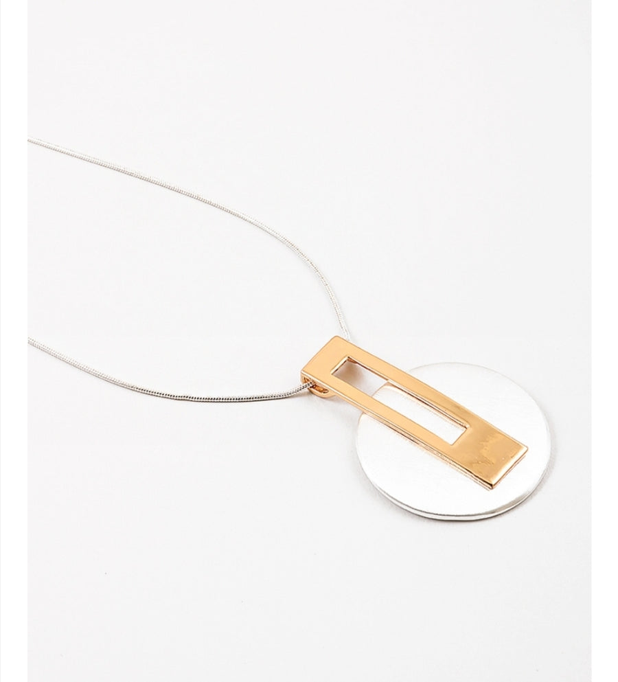 Artsy pendant necklace